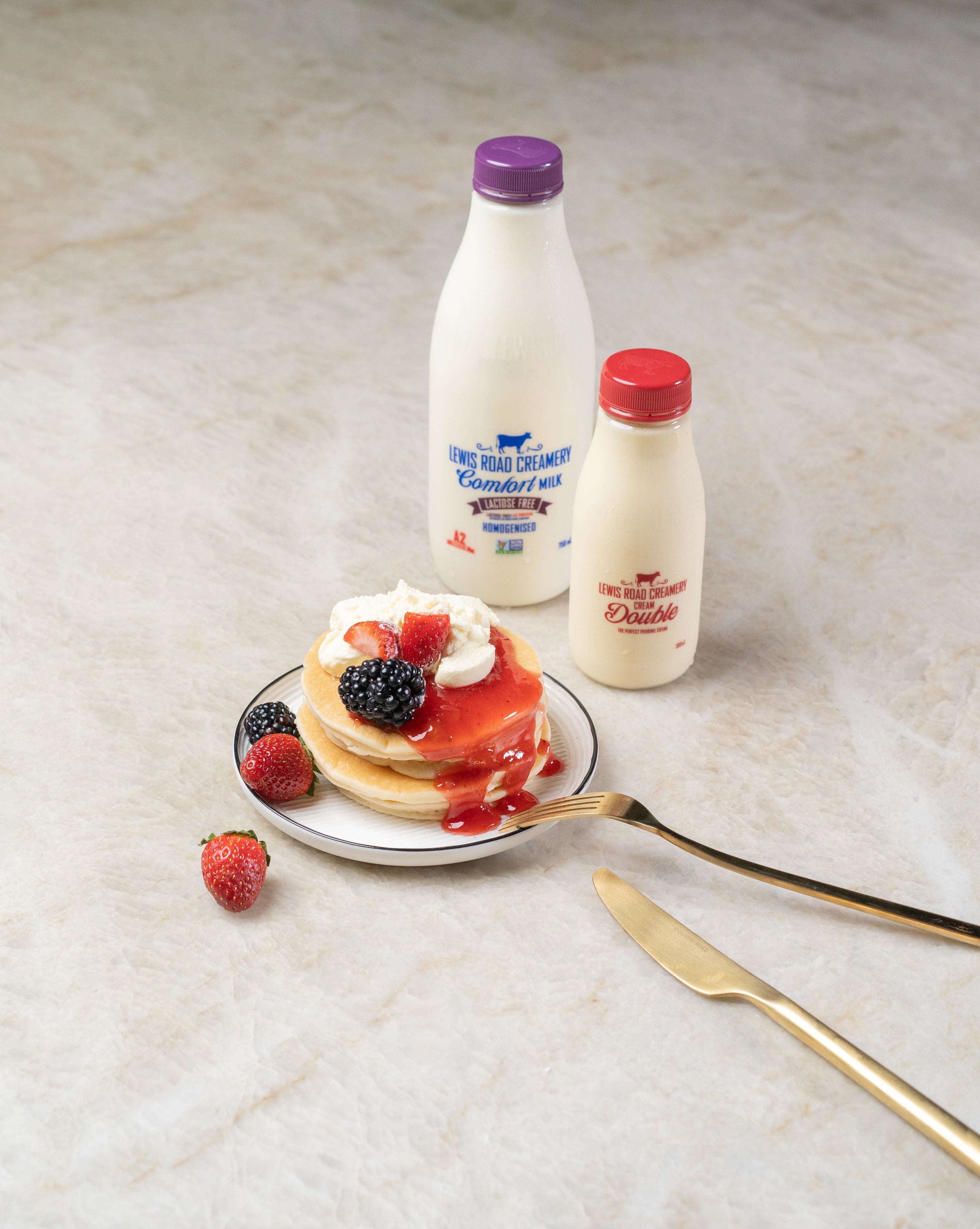 Pikelets with Whipped Cream